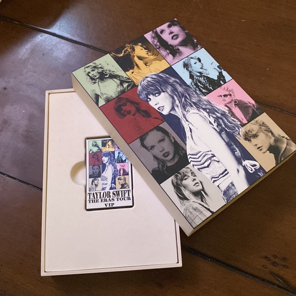 Eras pin